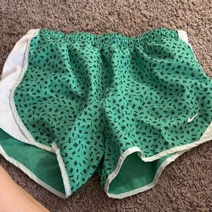 Nike Women's Patterned Green Athletic Shorts
